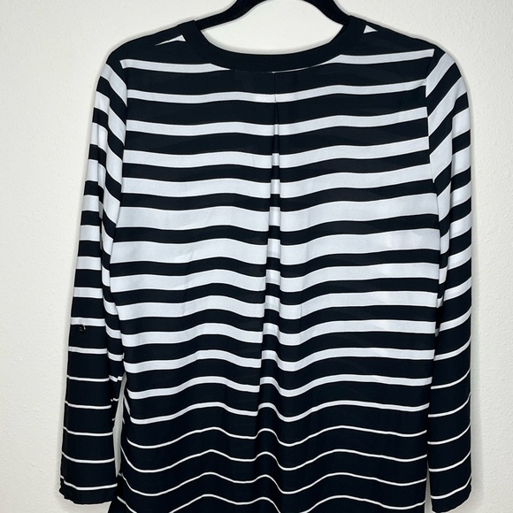 Susan Graver Weekend Black and White Striped Top size 8 , this brand fits big. - Picture 2 of 8